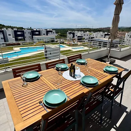 4-bedroom Penthouse With Sea View, Pool, And Fitness Area Lejlighed Estepona