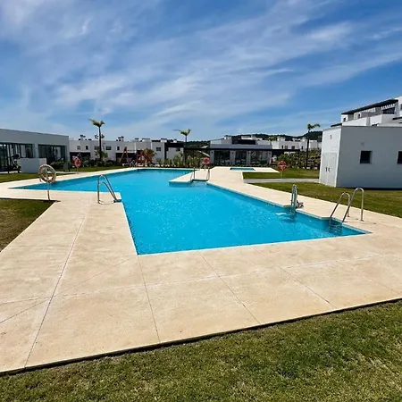 4-bedroom Penthouse With Sea View, Pool, And Fitness Area *