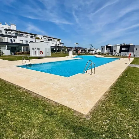 4-bedroom Penthouse With Sea View, Pool, And Fitness Area