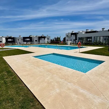 4-bedroom Penthouse With Sea View, Pool, And Fitness Area