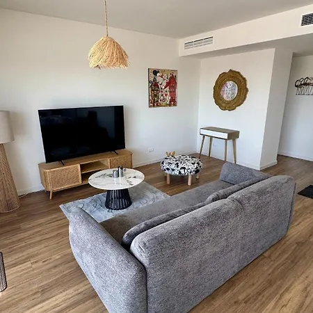 Lejlighed 4-bedroom Penthouse With Sea View, Pool, And Fitness Area Estepona